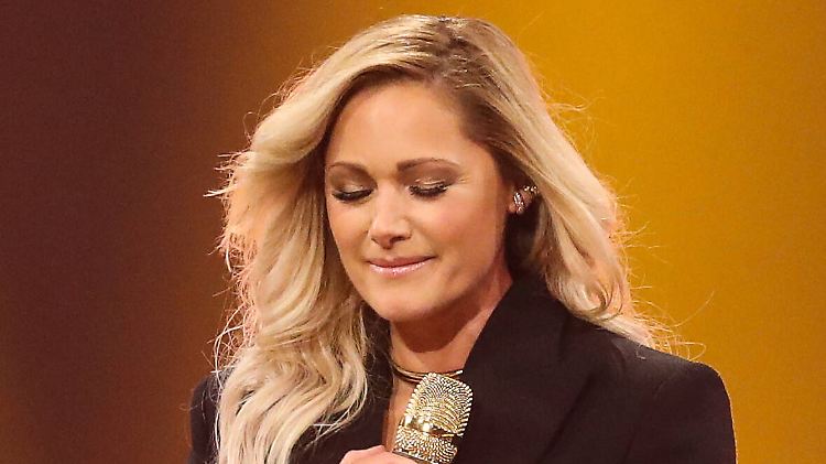 Ungeschminkt ins neue Jahr: Helene Fischer begrüßt 2021 - n-tv.de
