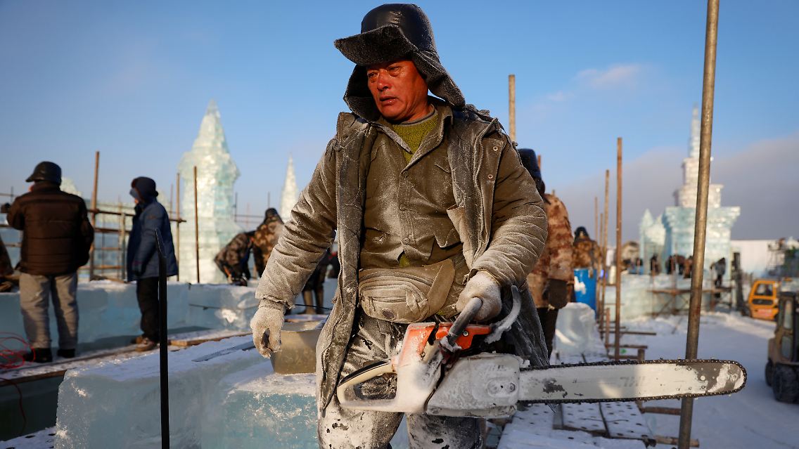 2020-12-22T224844Z_965460817_RC2MSK9FV8GU_RTRMADP_3_CHINA-ICEFESTIVAL.JPG