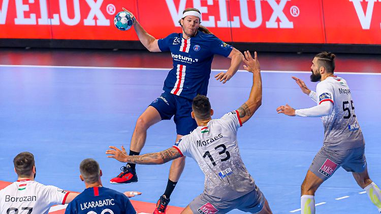 Welthandballer Mikkel Hansen (mit Ball) verzichtet möglicherweise auf die WM in Ägypten.