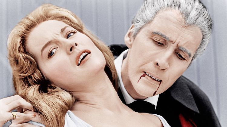 1965 rammte ihr Christopher Lee in "Blut für Dracula" die Zähne in den Hals: Barbara Shelley.