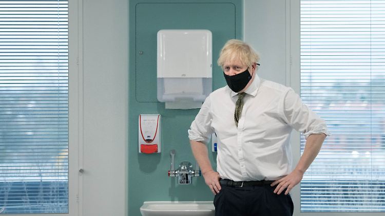 Der britische Premier Johnson besucht am Morgen ein Krankenhaus im Norden Londons.