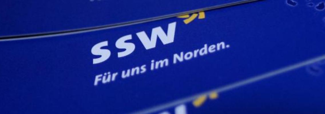 Werbeflyer des Südschleswigschen Wählerverbandes. Foto: Axel Heimken/dpa/Archivbild