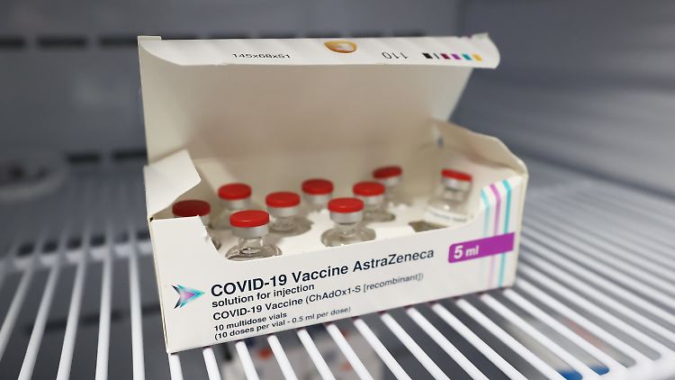 Der Astrazeneca-Impfstoff hat den Vorteil, dass man ihn in normalen Kühlschränken lagern kann.