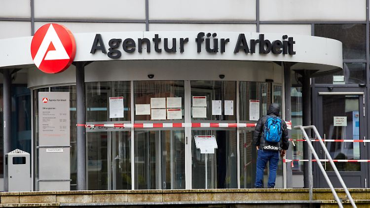 Die Krise zwingt immer mehr Menschen zum Gang zum Arbeitsamt.