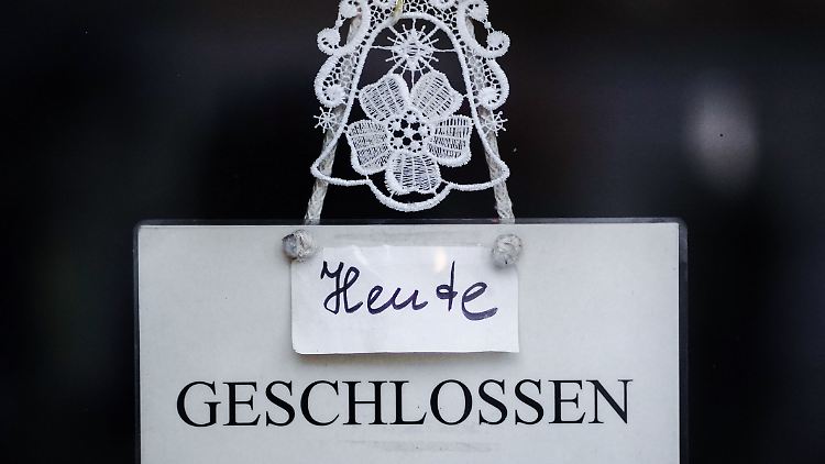 Unternehmen und Selbstständige, die wegen des Lockdowns schließen mussten, können die Hilfen beantragen.