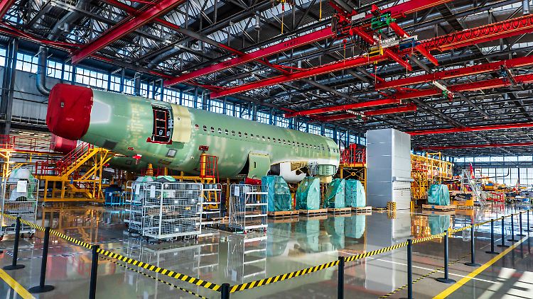 Weltweite Corona-Lockdowns schränkten die Produktion in den Airbus-Werken zeitweise stark ein.