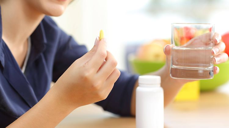 Vitamin-D-Präparate sollten nur nach Absprache mit dem behandelnden Arzt eingenommen werden. 