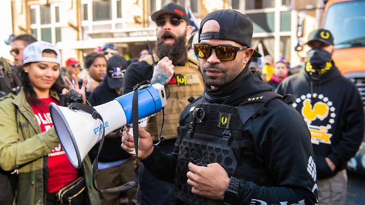 Die Proud Boys um Anführer Henry "Enrique" Tarrio gelten als besonders gewaltbereit.