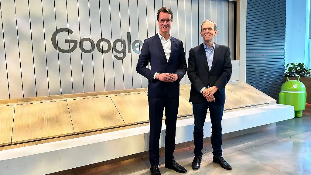 NRW-Ministerpraesident-Hendrik-Wuest-bei-einer-Reise-durch-Kalifornien-an-der-Seite-von-Google-Manager-Kent-Walker-im-April-2024-nun-haben-sie-sich-in-Berlin-wiedergetroffen