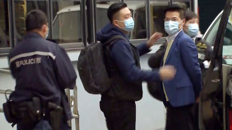 Auch der prodemokratische Politiker Gary Fan (r.) wurde verhaftet (Videostandbild).