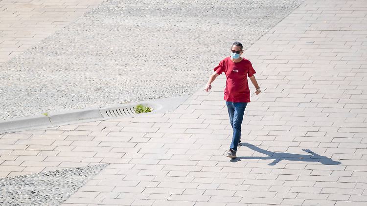 Stark versiegelter Boden macht Städte zu trockenen Hitzeinseln.