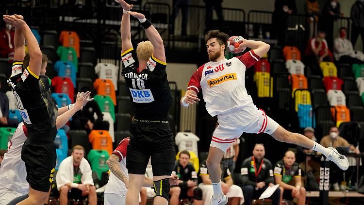 Kein Durchkommen: Die deutsche Handball-Nationalmannschaft machte zu gegen Boris Zivkovic (rechts) und Österreich im EM-Qualifkationsspiel.
