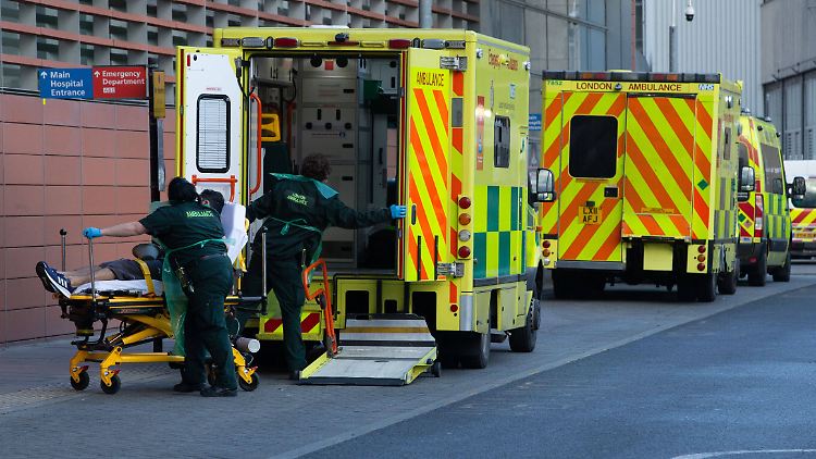 Kliniken in London und anderen Regionen Englands  arbeiten teils über der Kapazitätsgrenze und können kaum mehr Notfälle aufnehmen.