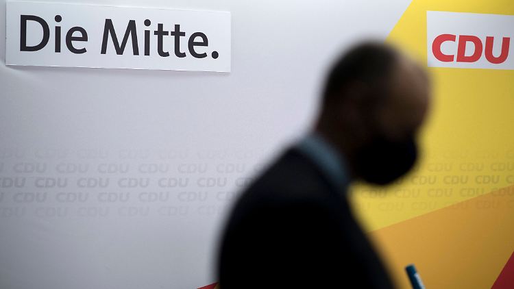 Alle wollen in die Mitte - doch längst nicht alle wollen zur CDU. Grund genug für Merz, eine Kurskorrektur vorzunehmen.