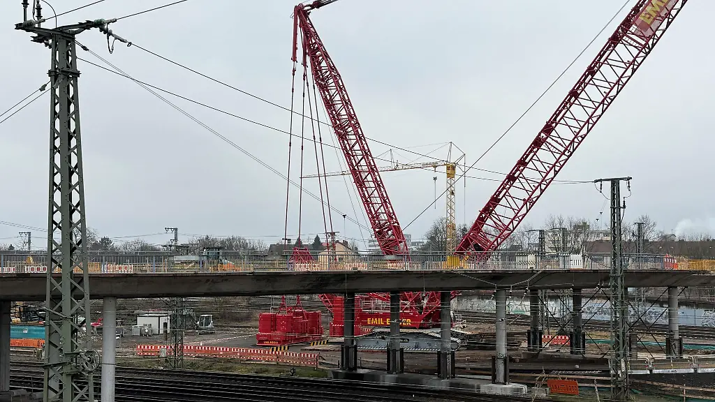 Die-marode-Bruecke-wird-abgerissen-und-durch-ein-neues-Bauwerk-ersetzt-Der-Abriss-des-letzten-verbliebenen-Brueckenabschnitts-soll-am-14-02-2025-beginnen