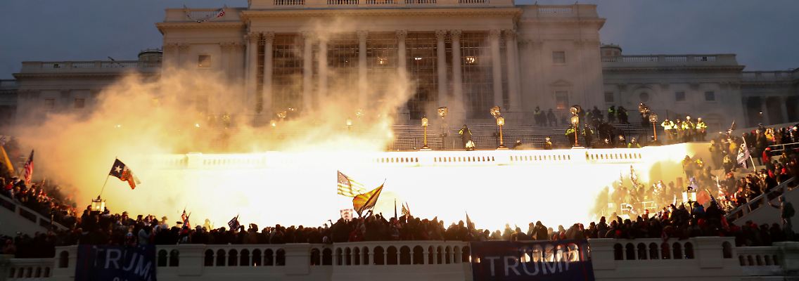 2021-01-07T065632Z_1334421345_RC2U2L9S2LXD_RTRMADP_3_USA-ELECTION-CAPITOL-SECURITY.JPG