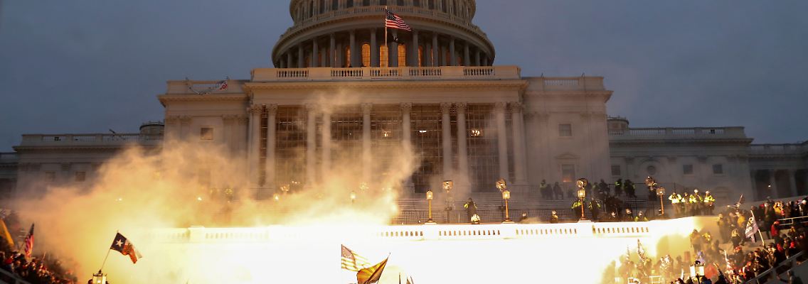 2021-01-07T065632Z_1334421345_RC2U2L9S2LXD_RTRMADP_3_USA-ELECTION-CAPITOL-SECURITY.JPG
