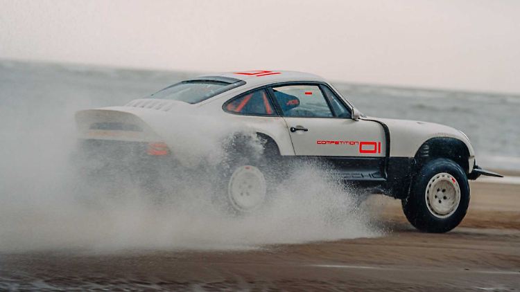 Als Antrieb des Singer 911 ACS dient ein 3,6-Liter-Sechszylinder-Boxer mit Bi-Turboaufladung der 450 PS leistet.