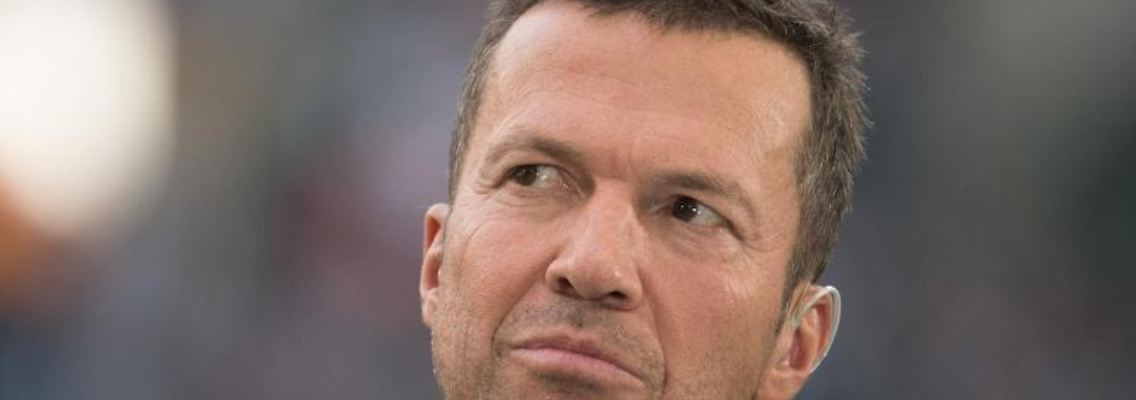 Sky-Experte Lothar Matthäus steht am Spielfeldrand. Foto: Federico Gambarini/dpa/Archivbild