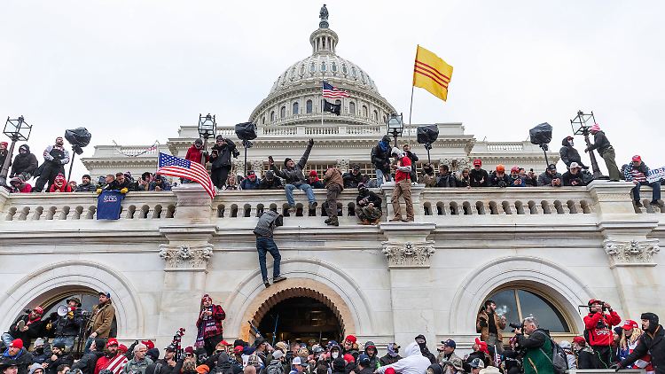 Am 6. Januar stürmten Hunderte Anhänger von Ex-Präsident Trump das Gebäude des US-Kongresses.