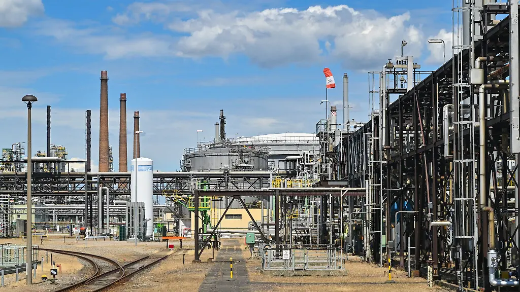 Wie-geht-es-weiter-mit-der-Oelraffinerie-in-Schwedt-Die-Eigentuemerfrage-bleibt-ungeloest