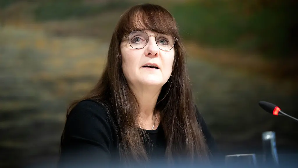 Brandenburgs-Innenministerin-Katrin-Lange-SPD-will-eine-konsequente-Abschiebung-und-Ausreise-krimineller-Auslaender-forcieren