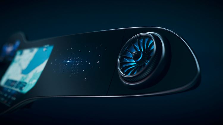 Wird der Screen des Beifahrers im Mercedes EQS nicht benutzt, passt sich sein Bild in das Innendesign ein.