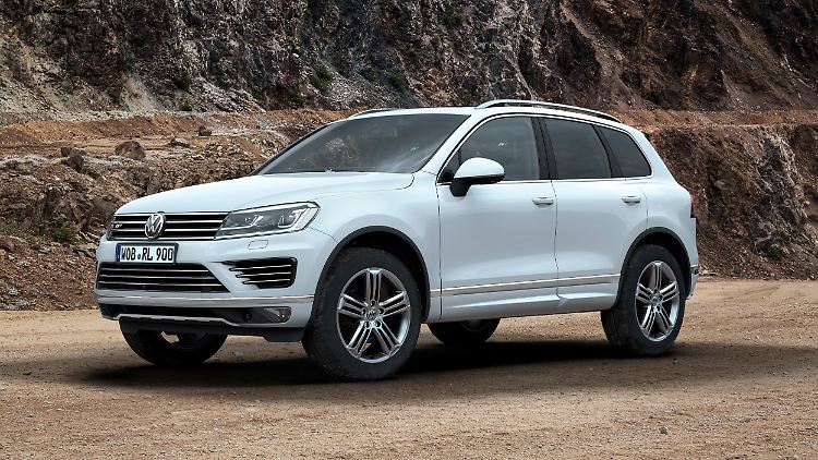 Vor, als auch nach dem Facelift im Jahr 2014 hält sich der VW Toureg optisch dezent im Hintergrund.