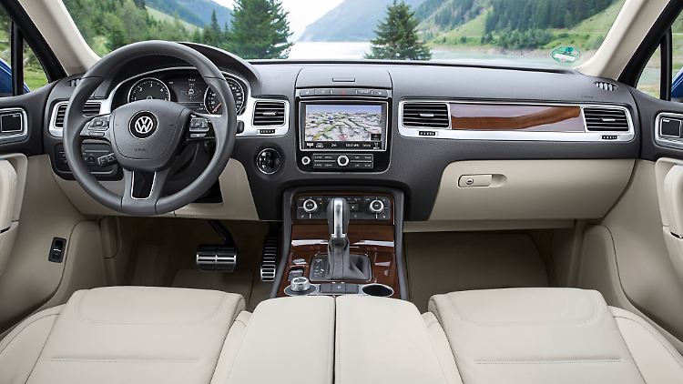 Im Innenraum des VW Touareg geht es gediegen zu.
