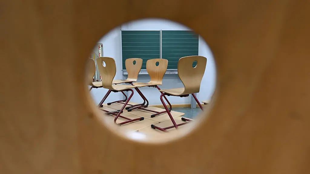 Die-GEW-geht-davon-aus-dass-die-fehlenden-Lehrkraefte-durch-Quereinsteiger-ersetzt-werden