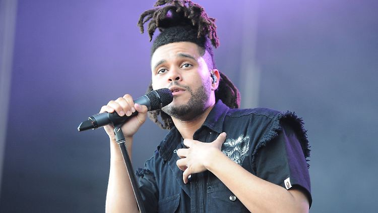 The Weeknd erreichte mit der Single "Blinding Lights" im Januar 2020 den ersten Platz der Deutschen Single-Charts.