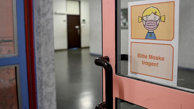 Schließen? Öffnen? Halb öffnen? Das sollen jetzt auch Schulleiter und Eltern mitentscheiden. 