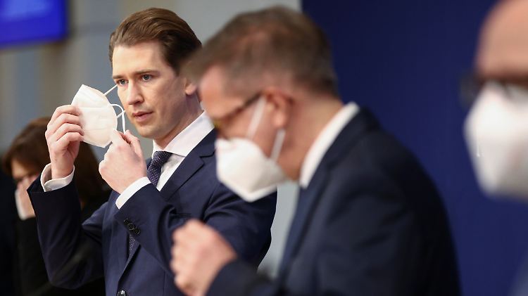 Kanzler Kurz und sein grüner Gesundheitsminister Rudolf Anschober .