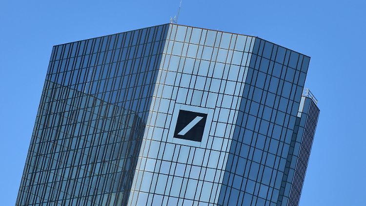 Die Gewerkschaft Verdi kritisiert die hohen Bonuszahlungen der Deutschen Bank.