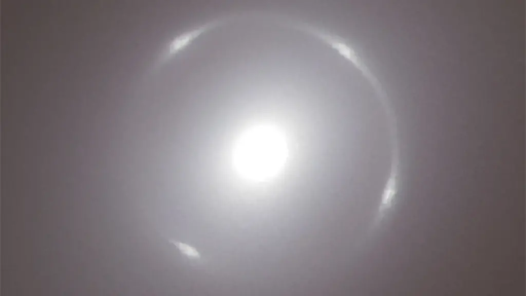 Close-up-of-the-Einstein-ring-around-galaxy-NGC-6505