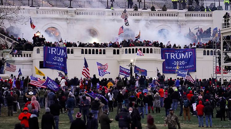 Kurz bevor das Kapitol in Washington gestürmt wurde, hatte das Trump-Team einen letzten Aufruf per E-Mail verschickt.