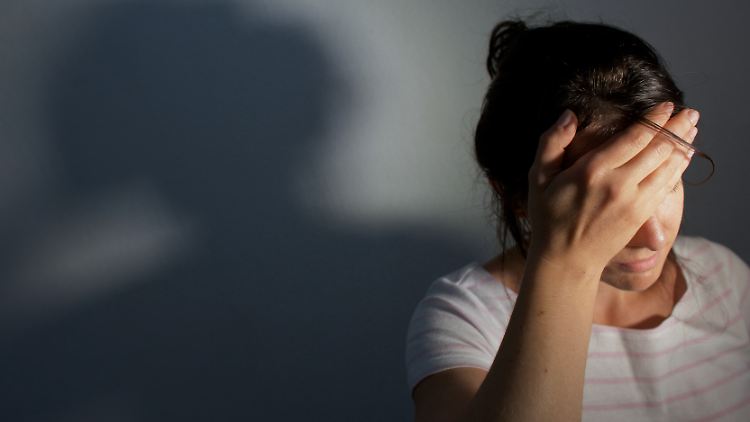 Müdigkeit ist laut einer Studie eines der häufigsten Langzeitsymptome.