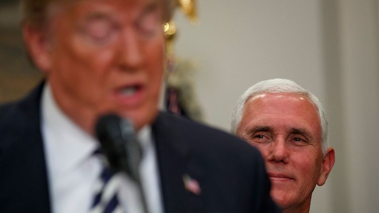 Auf den letzten Metern hat sich Vizepräsident Pence doch noch von Präsident Trump distanziert.