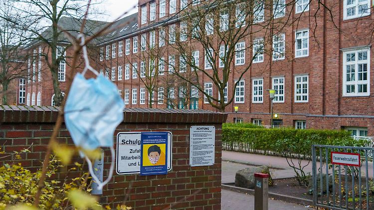 Die Schulen bleiben in Deutschland geschlossen - aber welche Rolle spielen sie in der Pandemie?