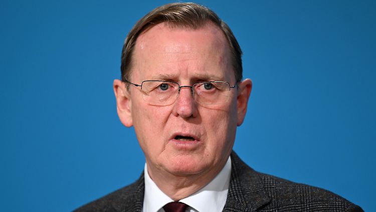 Ramelow bedauert, dass er nicht mit Kanzlerin Merkel auf einen weiterreichenden Lockdown im Dezember gedrängt hat.