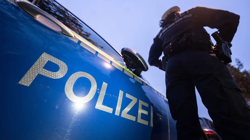 Der-falsche-Polizist-bot-seine-Dienste-moeglicherweise-auch-anderen-Menschen-an