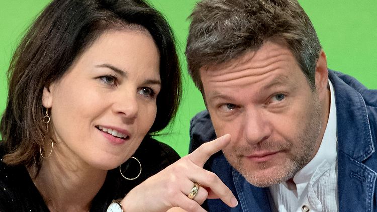 Die Parteivorsitzenden Habeck und Annalena Baerbock wollen ab September mitregieren.
