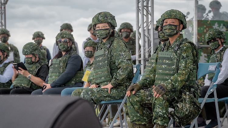 Taiwans Präsidentin Tsai bei einer Militärübung im Juli: Die USA sind der wichtigste Rüstungslieferant des unabhängigen Inselstaats.  