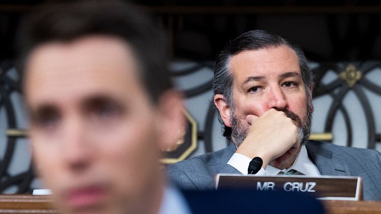 Ted Cruz (r.) und Josh Hawley sind die bekanntesten republikanischen Köpfe, die Biden die Zustimmung verweigerten.