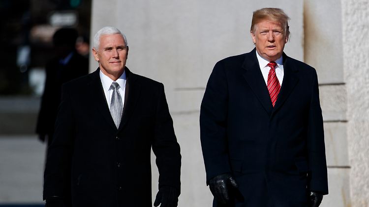 Sind sich wieder einig: Pence und Trump.