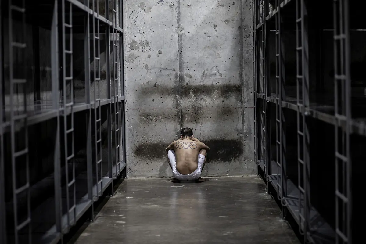 2025-02-06T203733Z-3891625829-MRPRC2Z88AOWNNP-RTRMADP-3-EL-SALVADOR-VIOLENCE-GANGS