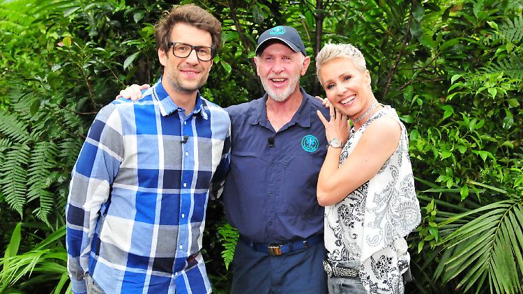 Dass er auch mit von der Partie ist, freut nicht nur Daniel Hartwich (l.) und Sonja Zietlow: Dr. Bob!