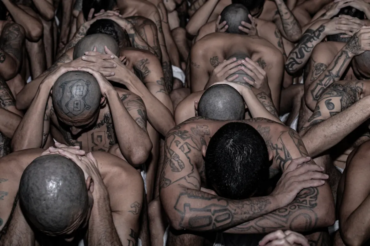 2025-02-06T203733Z-3891625829-MRPRC2T88AAZOSE-RTRMADP-3-EL-SALVADOR-VIOLENCE-GANGS