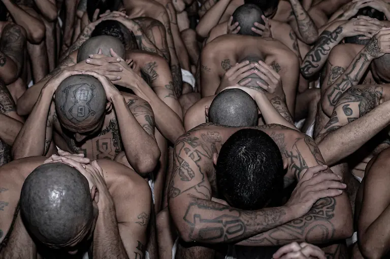 2025-02-06T203733Z-3891625829-MRPRC2T88AAZOSE-RTRMADP-3-EL-SALVADOR-VIOLENCE-GANGS