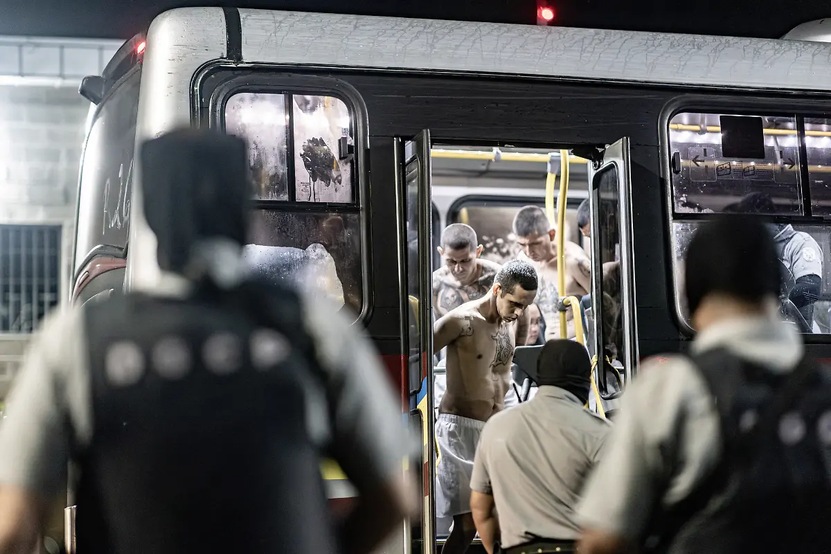 2025-02-06T203733Z-3891625829-MRPRC2W88A48MMQ-RTRMADP-3-EL-SALVADOR-VIOLENCE-GANGS